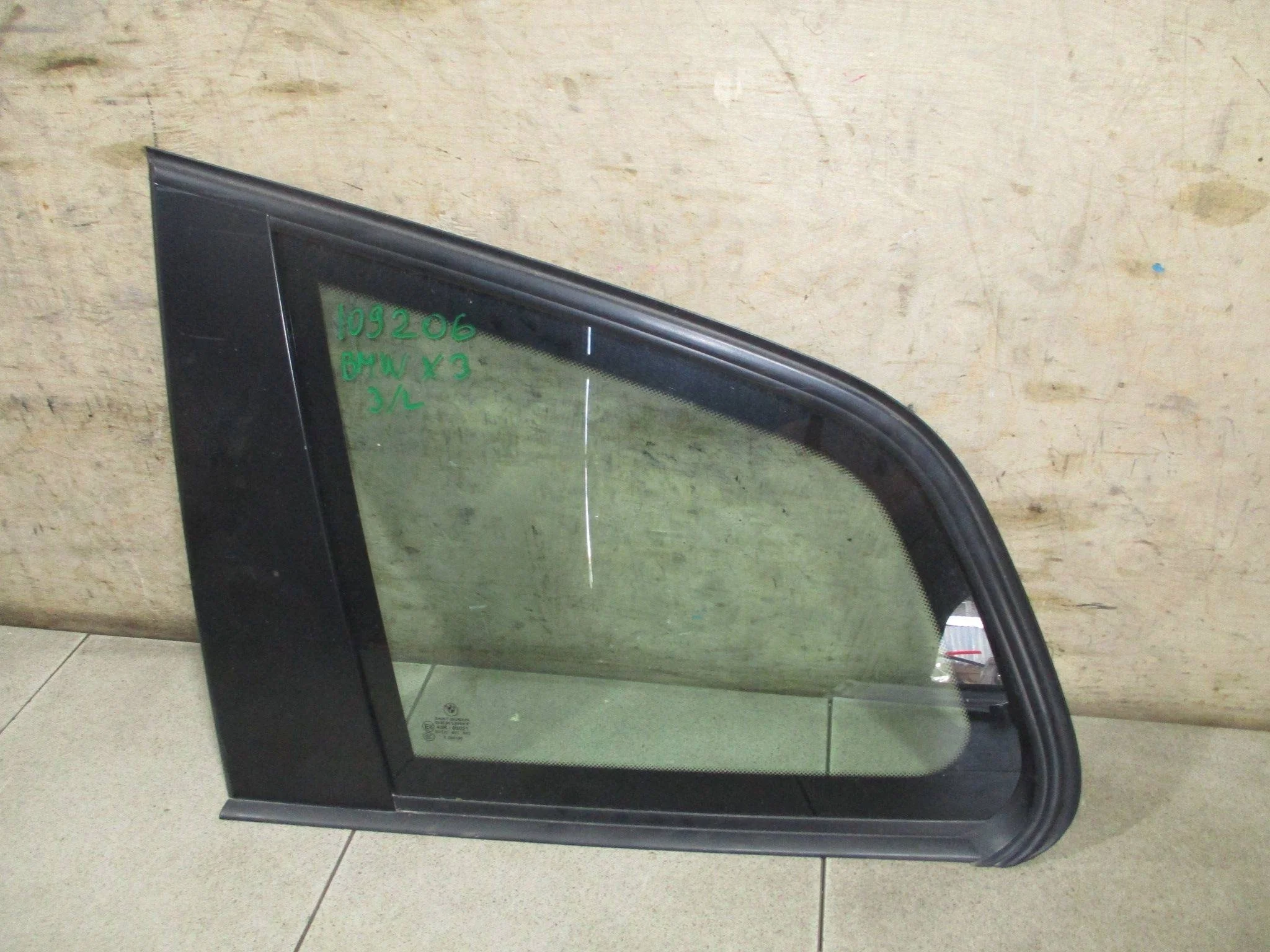 Стекло кузовное глухое левое BMW X3 (E83) 2003-2010