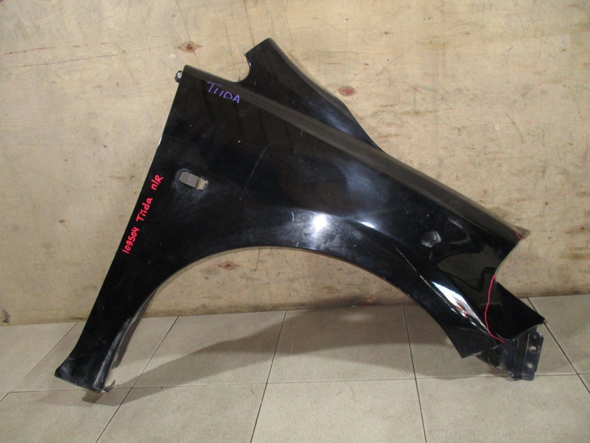 крыло Nissan Tiida (C11) 2004-2014