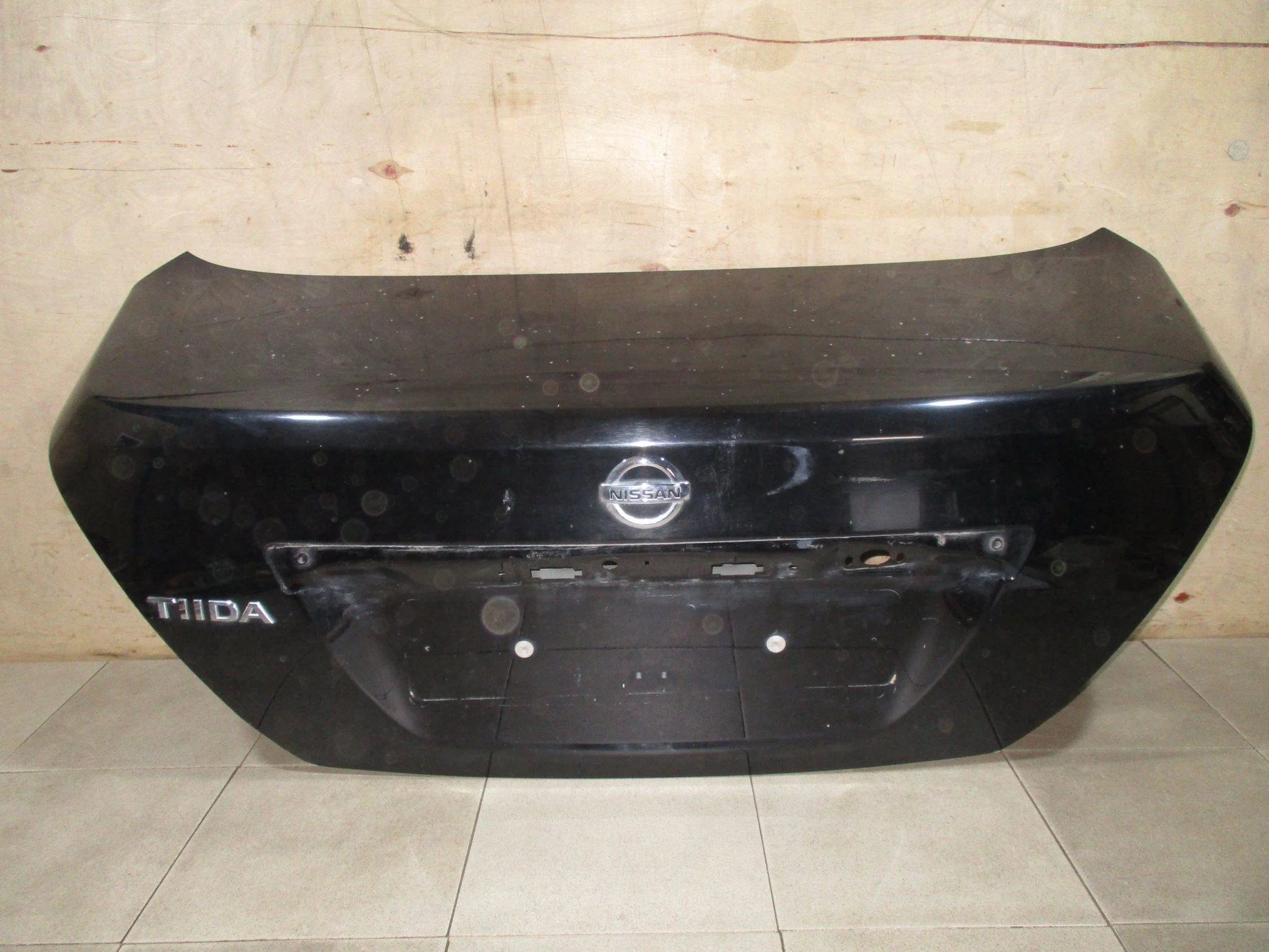 Крышка багажника Nissan Tiida (C11) 2004-2014