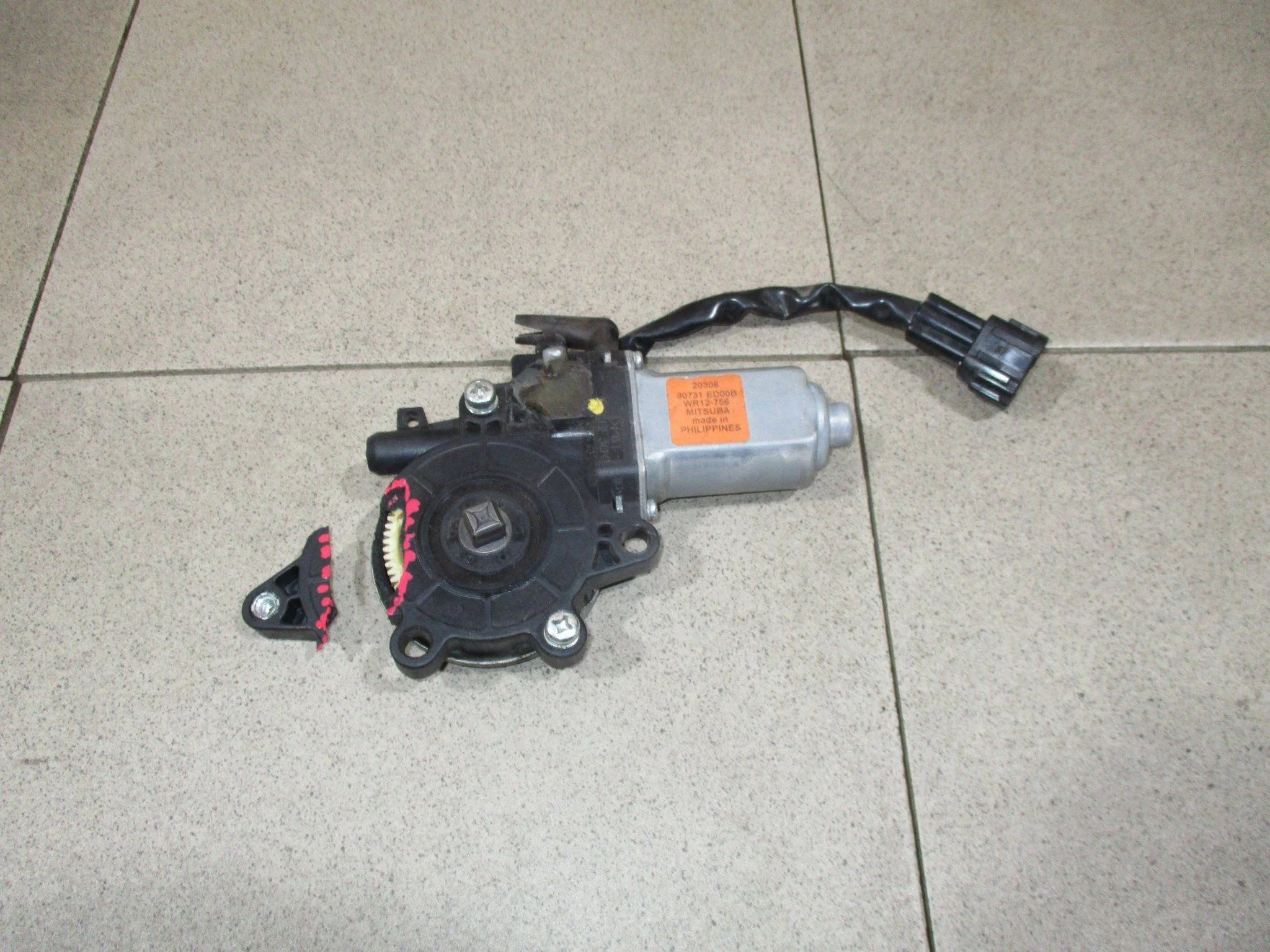 моторчик стеклоподъемника Nissan Tiida (C11) 2004-2014