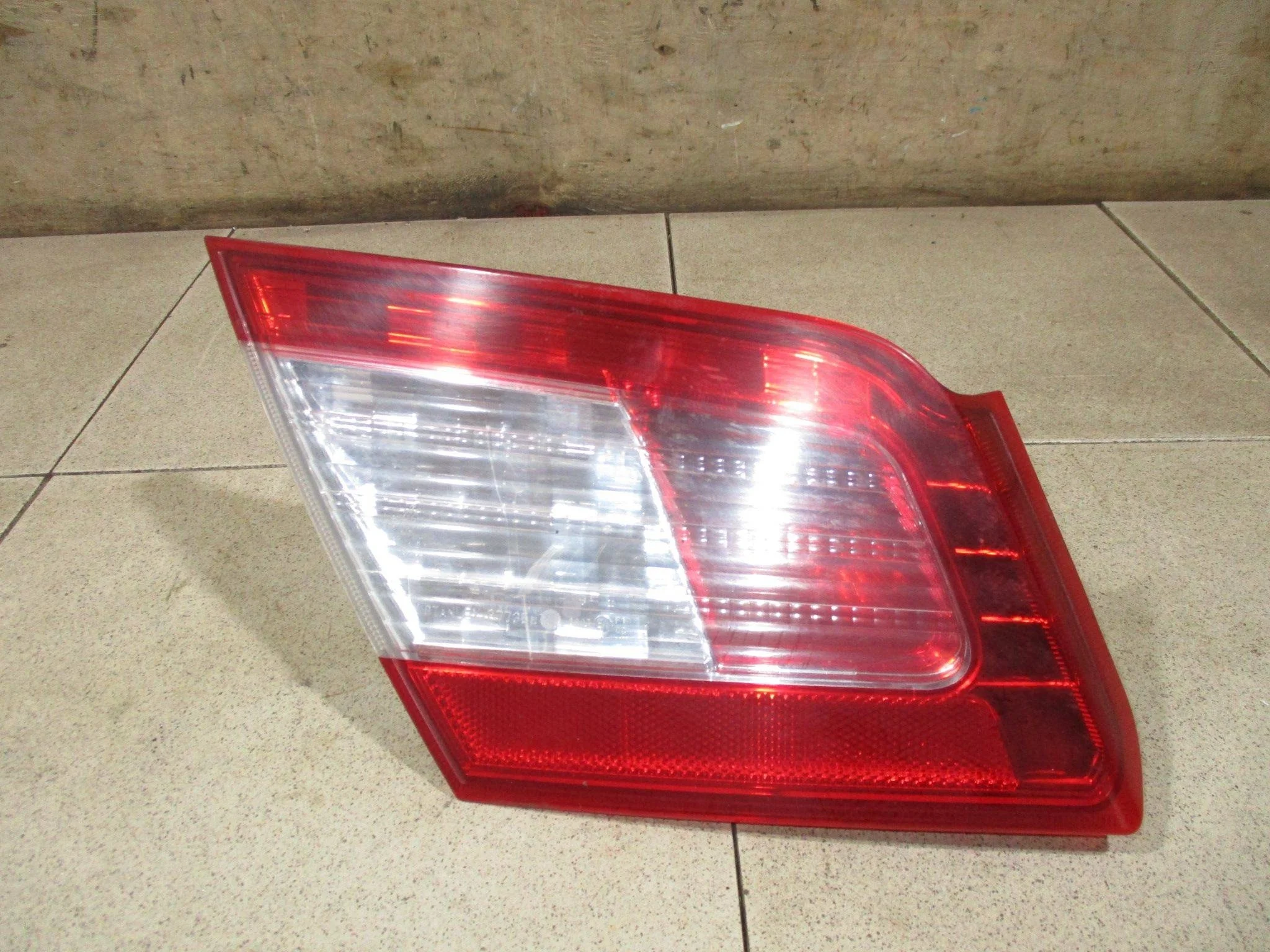 фонарь внутренний Mitsubishi Galant IX 2003-2012