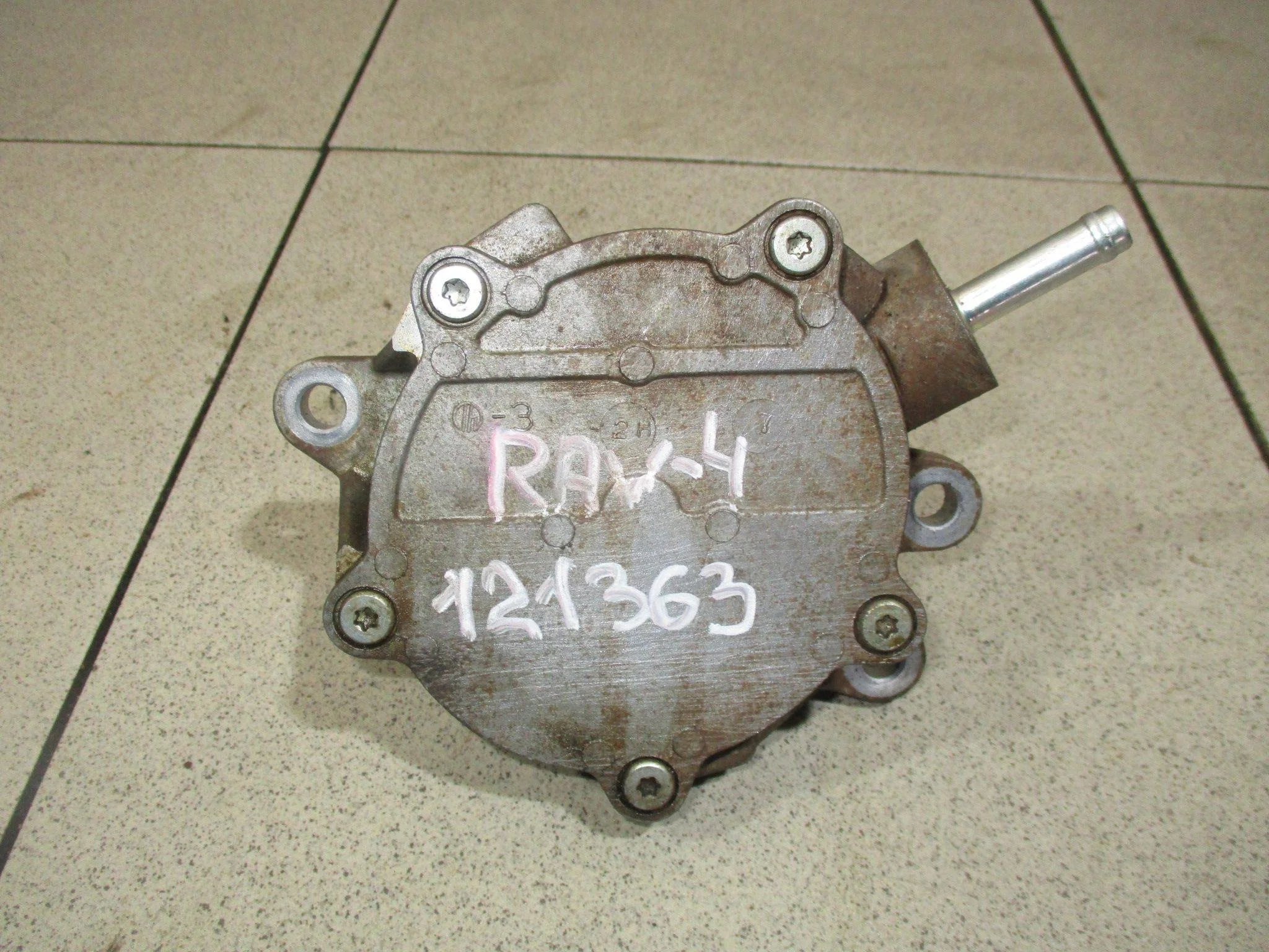 Насос вакуумный Toyota RAV4 (XA30) 2005-2012