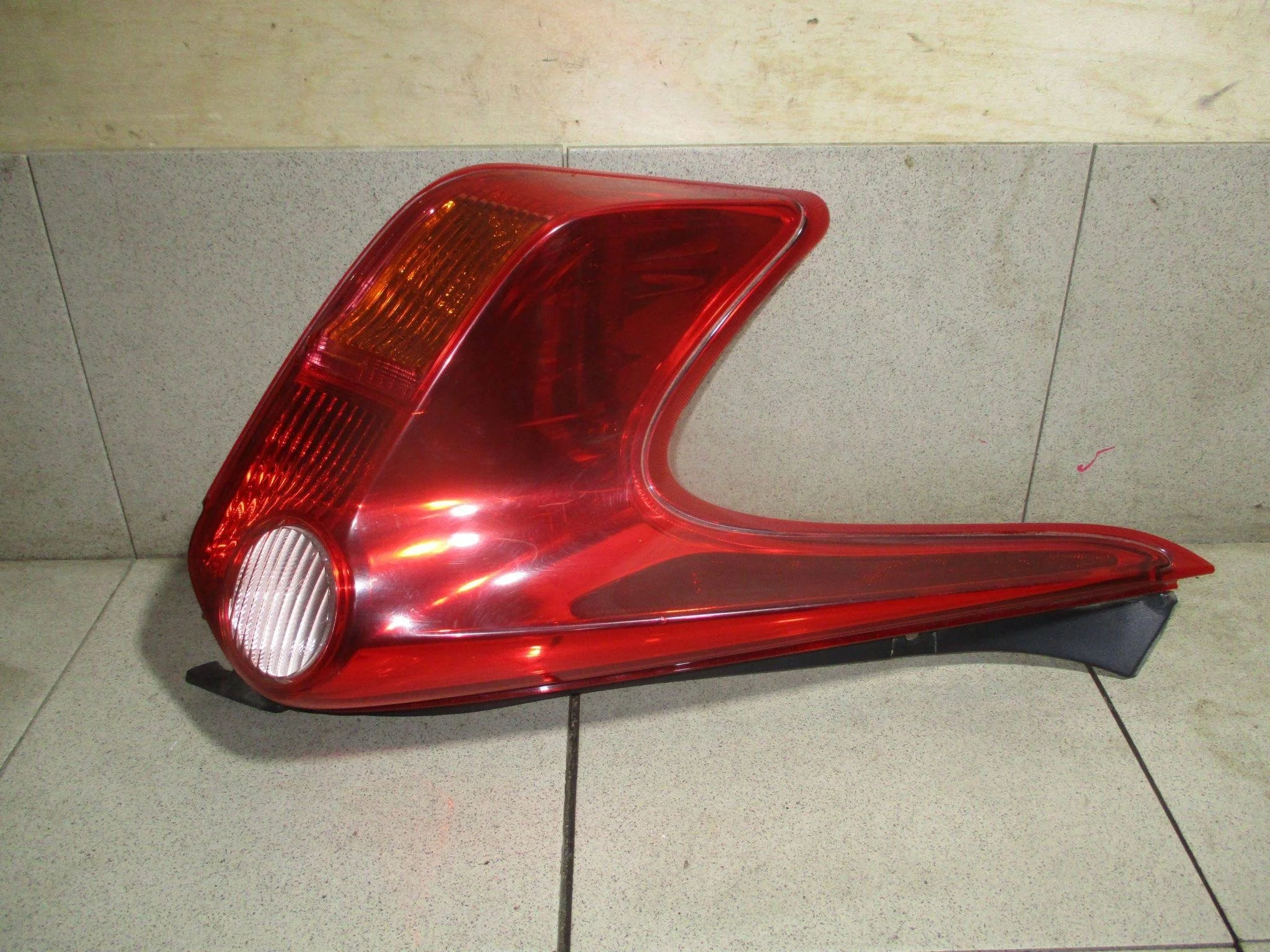 фонарь Nissan Juke (F15) 2011-2019
