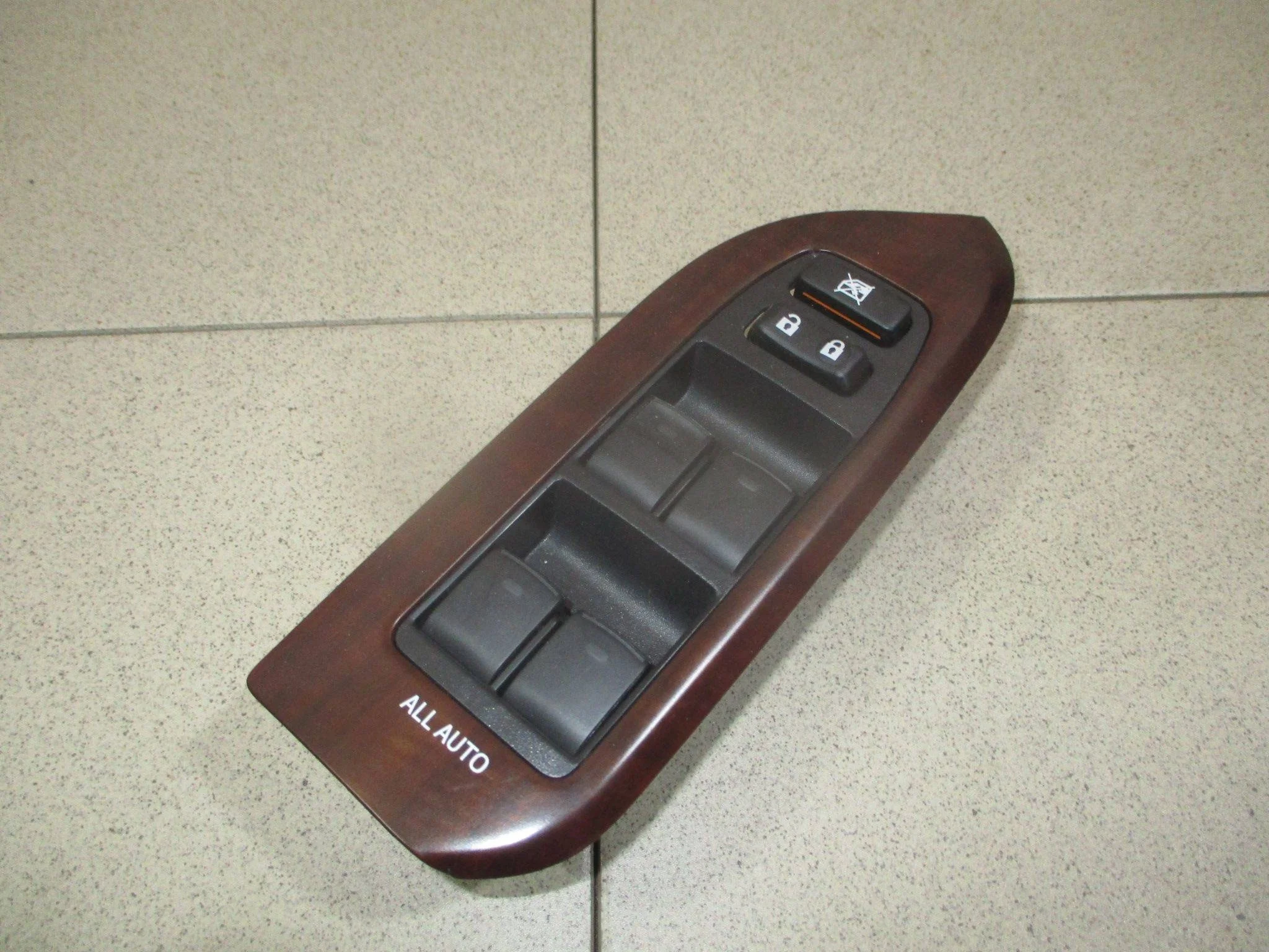 блок управления стеклоподъемниками Toyota Land Cruiser Prado 150 2009-2023
