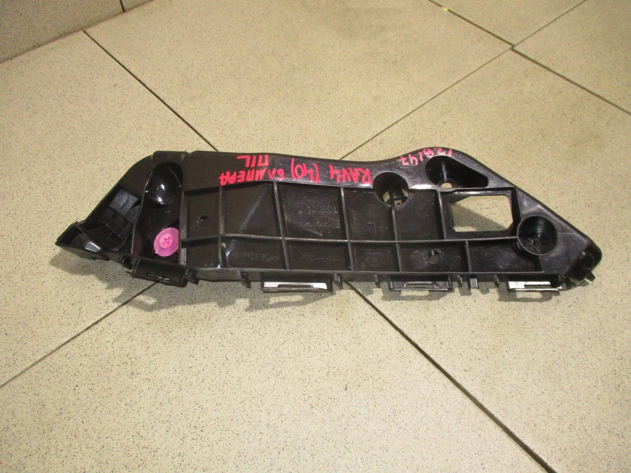 Кронштейн переднего бампера левый Toyota RAV4 (XA40) 2013-2019