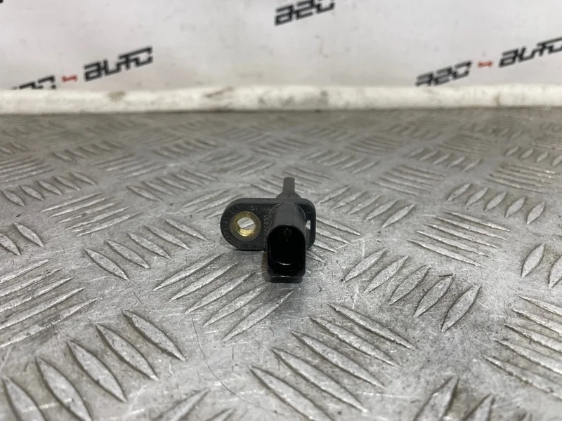 Датчик температура впускаемого воздуха Volkswagen Passat 2007 06B905379D B6 2.0
