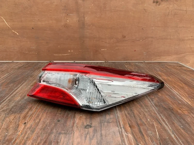 Фонарь Toyota Camry 2018-2021 70