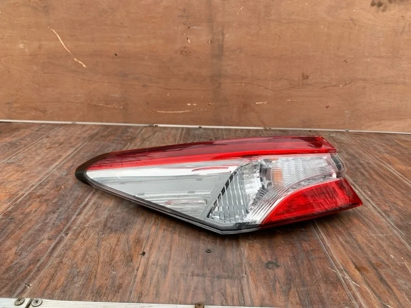 Фонарь Toyota Camry 2018-2021 70