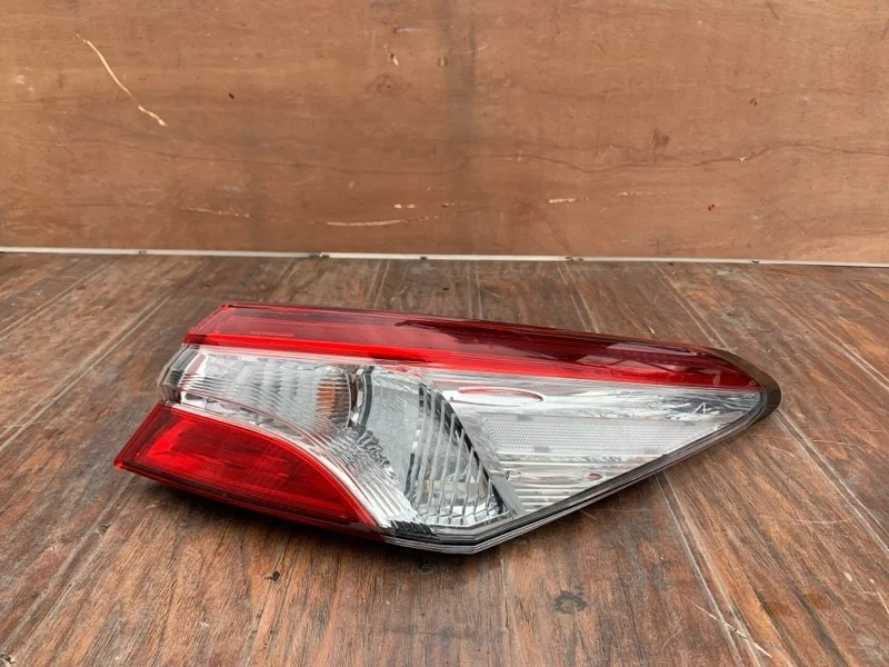 Фонарь Toyota Camry 2018-2021 70