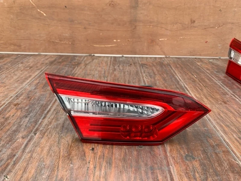 Фонарь Toyota Camry 2018-2021 70
