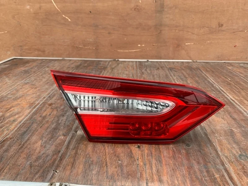 Фонарь Toyota Camry 2018-2021 70