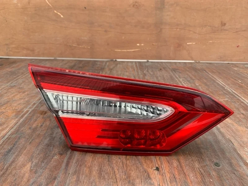 Фонарь Toyota Camry 2018-2021 70