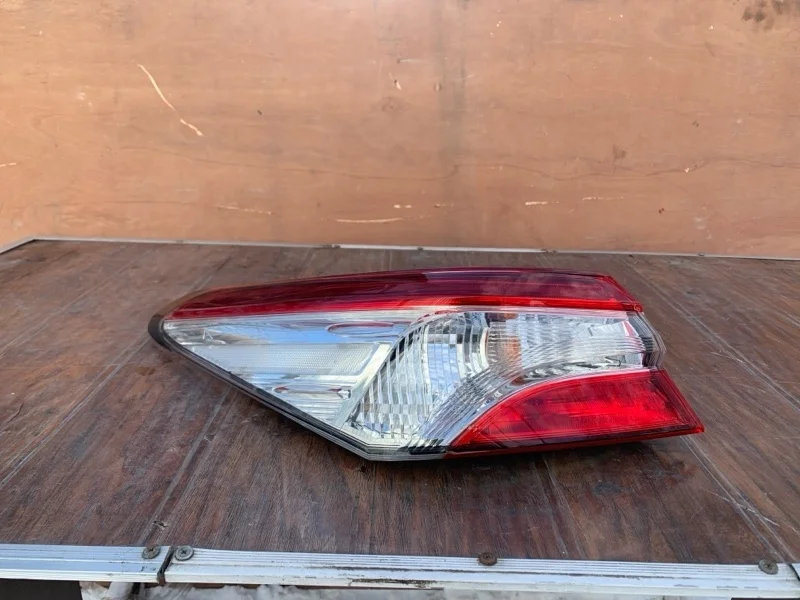 Фонарь Toyota Camry 2018-2021 70