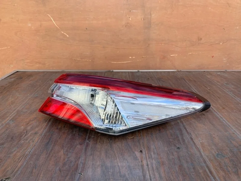 Фонарь Toyota Camry 2018-2021 70