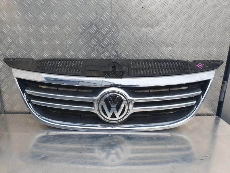 Решетка радиатора Volkswagen Tiguan 2007-2011 5N