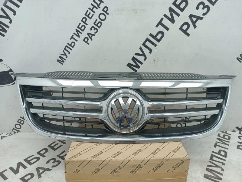 Решетка радиатора Volkswagen Tiguan