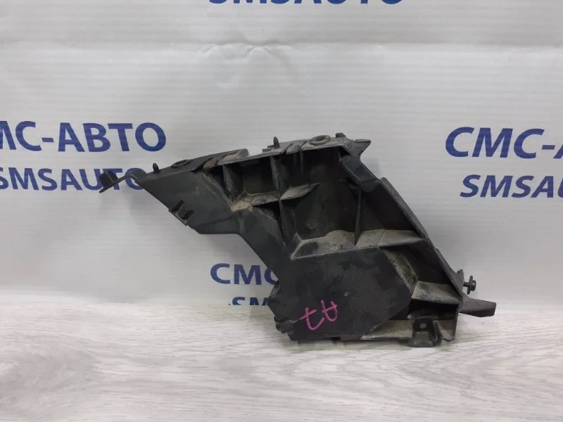 Кронштейн бампера Audi A7 2012 4G8807284C C7 3.0 CGW, передний правый