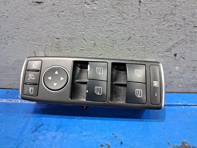 Кнопки стеклоподъемников Mercedes B W246