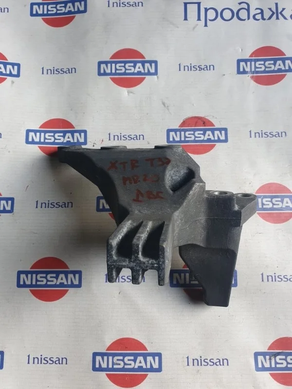 Кронштейн крепления Nissan X Trail 2016 112104BB0B T32 MR20DD, передний правый