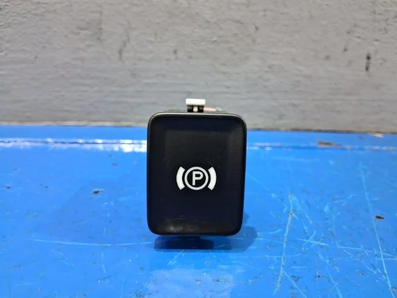 Кнопка электронного ручника Volkswagen Passat B6