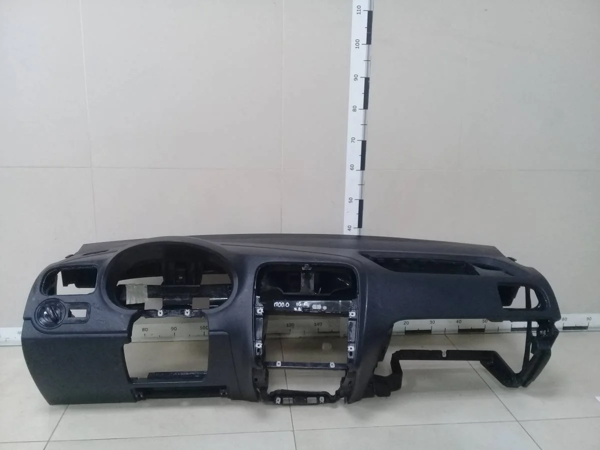 Торпедо Volkswagen Polo Sed RUS 2011>
