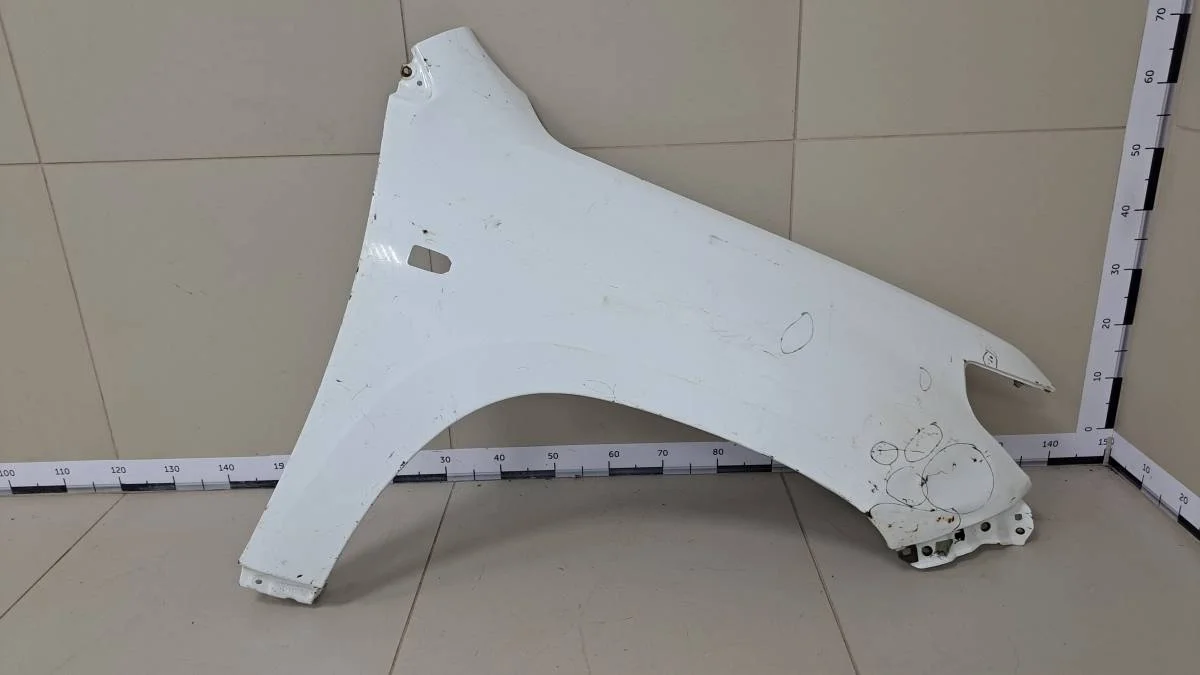 Крыло переднее правое Toyota Land Cruiser J200 2007-2015