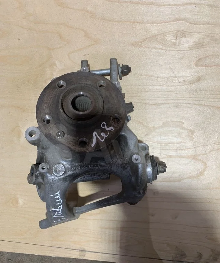 Кулак задний левый в сборе Audi A5