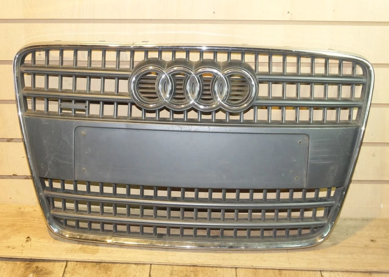 Решетка радиатора Audi Q7 2009-2015г