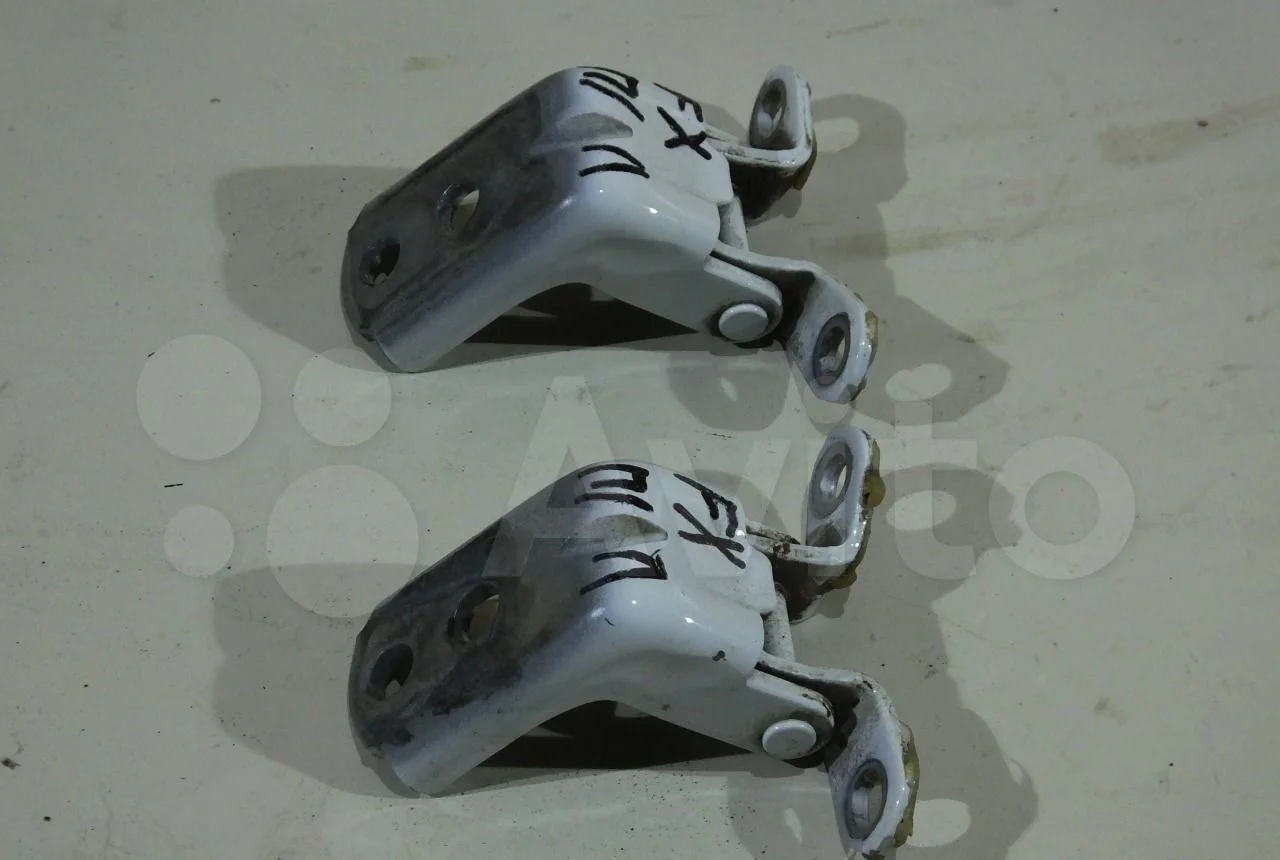 Петли дверей  передние левые Infiniti QX70 FX S51