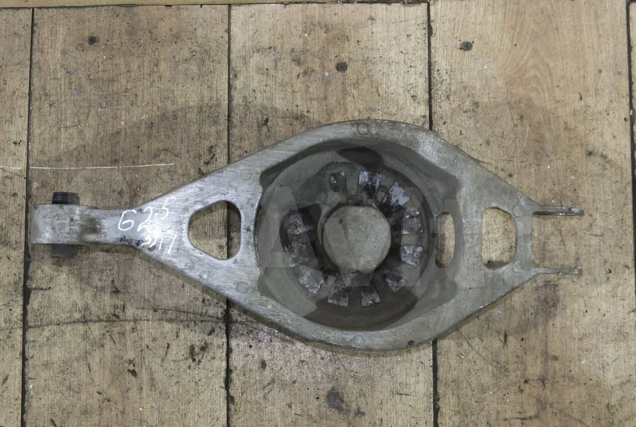 Рычаг задний под пружину Infiniti G25 (V36)