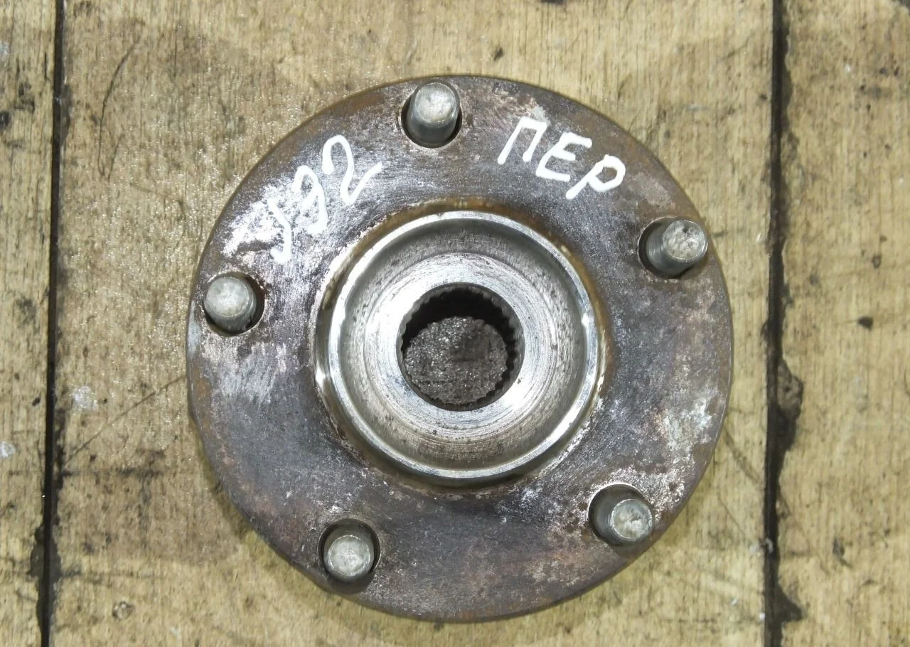 Ступица передняя Nissan Teana J32