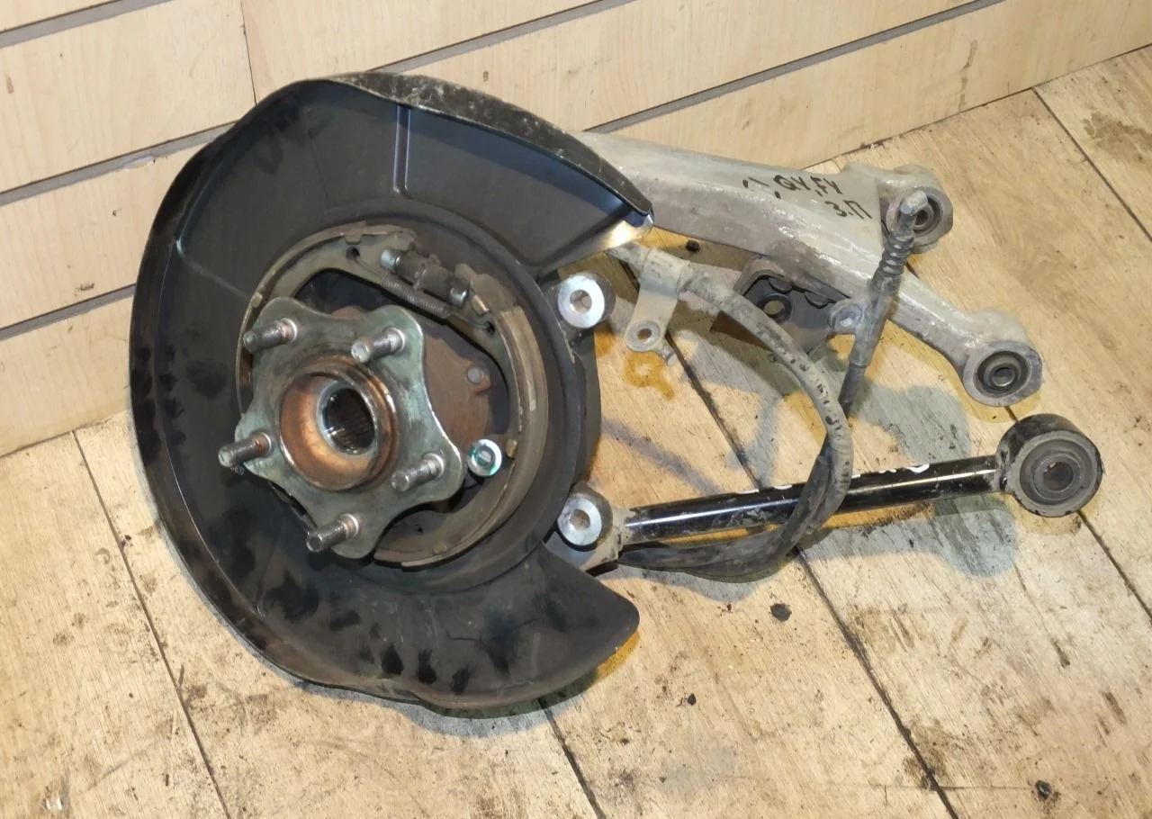 Кулак задний правый Infiniti QX70,FX,S51