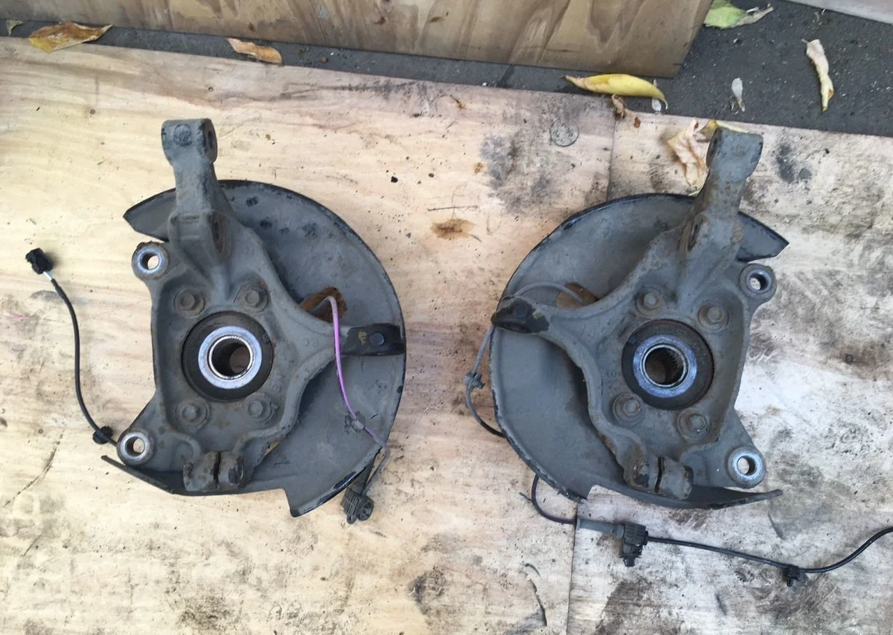 Кулак поворотный (ступица) в сборе Mazda 3 BM