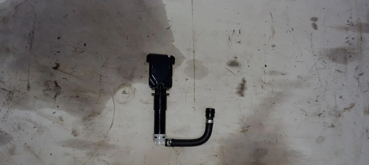 Форсунка фароомывателя левая Infiniti FX,QX,S51