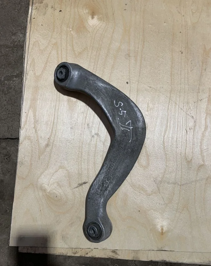 Рычаг задний верхний правый Audi S5,A5  2007-2011г