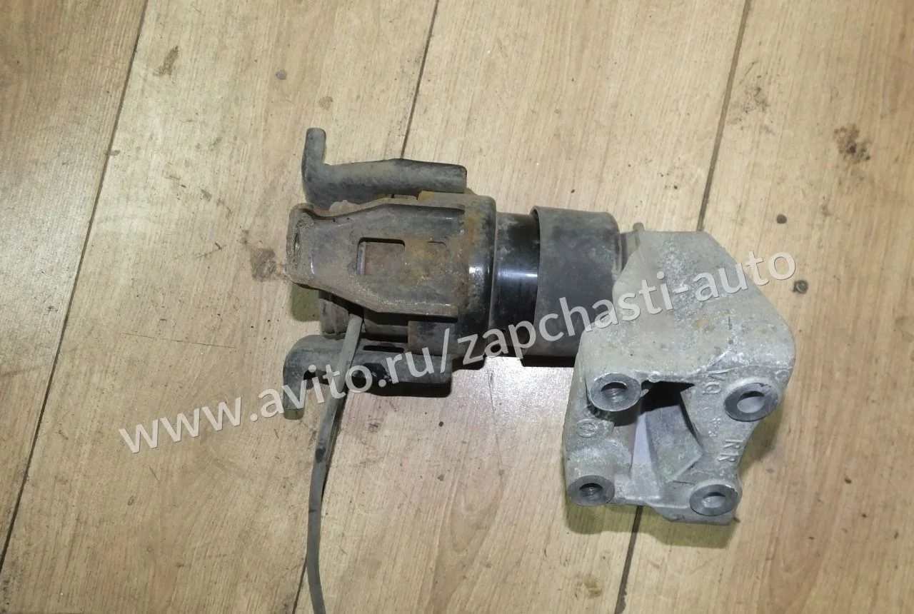 Опора двигателя нижняя подушка Nissan Teana J32