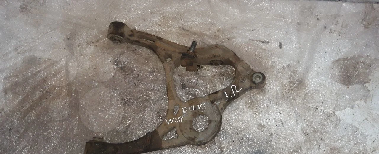 Рычаг задний нижний правый Mercedes Benz W251