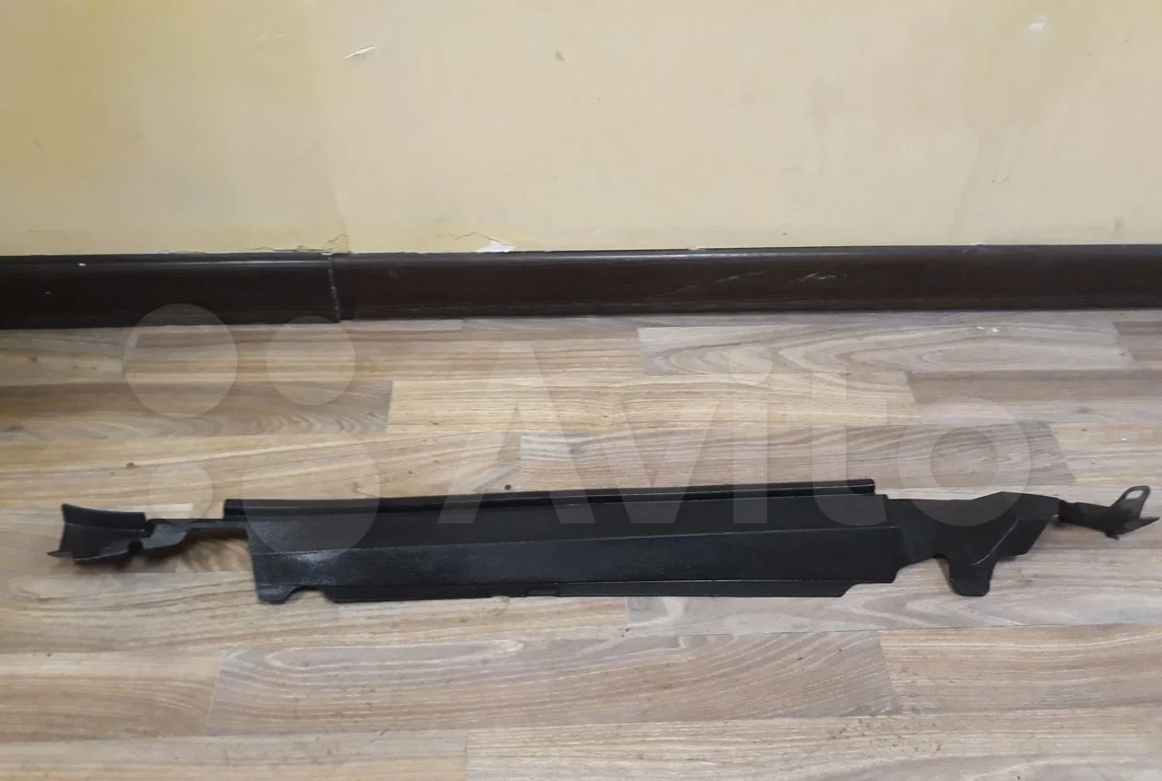 Пыльник крыла левый Toyota Land Cruiser 200