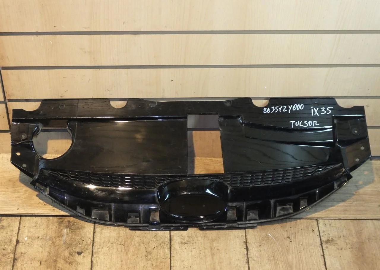 Решетка радиатора верхняя Hyunday ix35 10-15