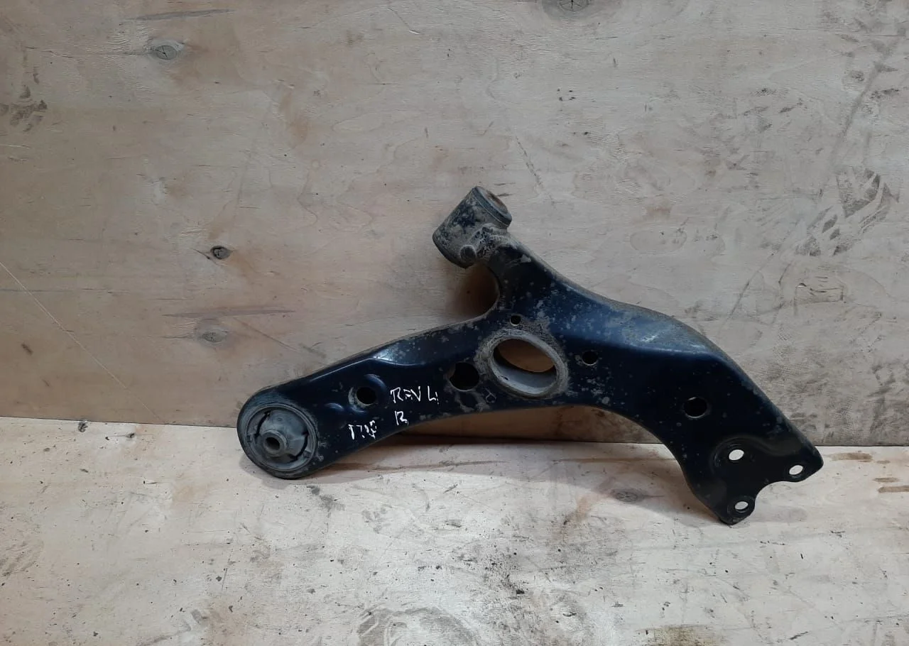 Рычаг передний правый Toyota RAV 4 2012-2015г