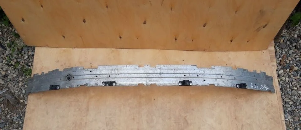 Усилитель переднего бампера BMW5  E60 E61 02-07г