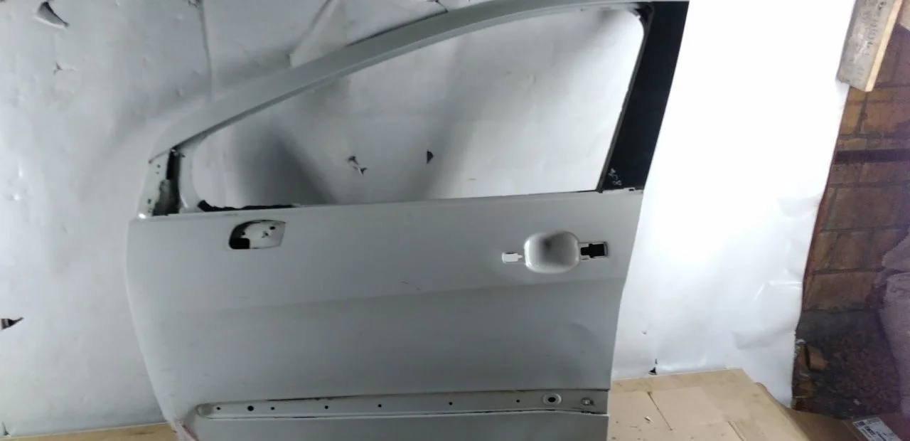 Дверь передняя левая Peugeot 308 2007-2011г
