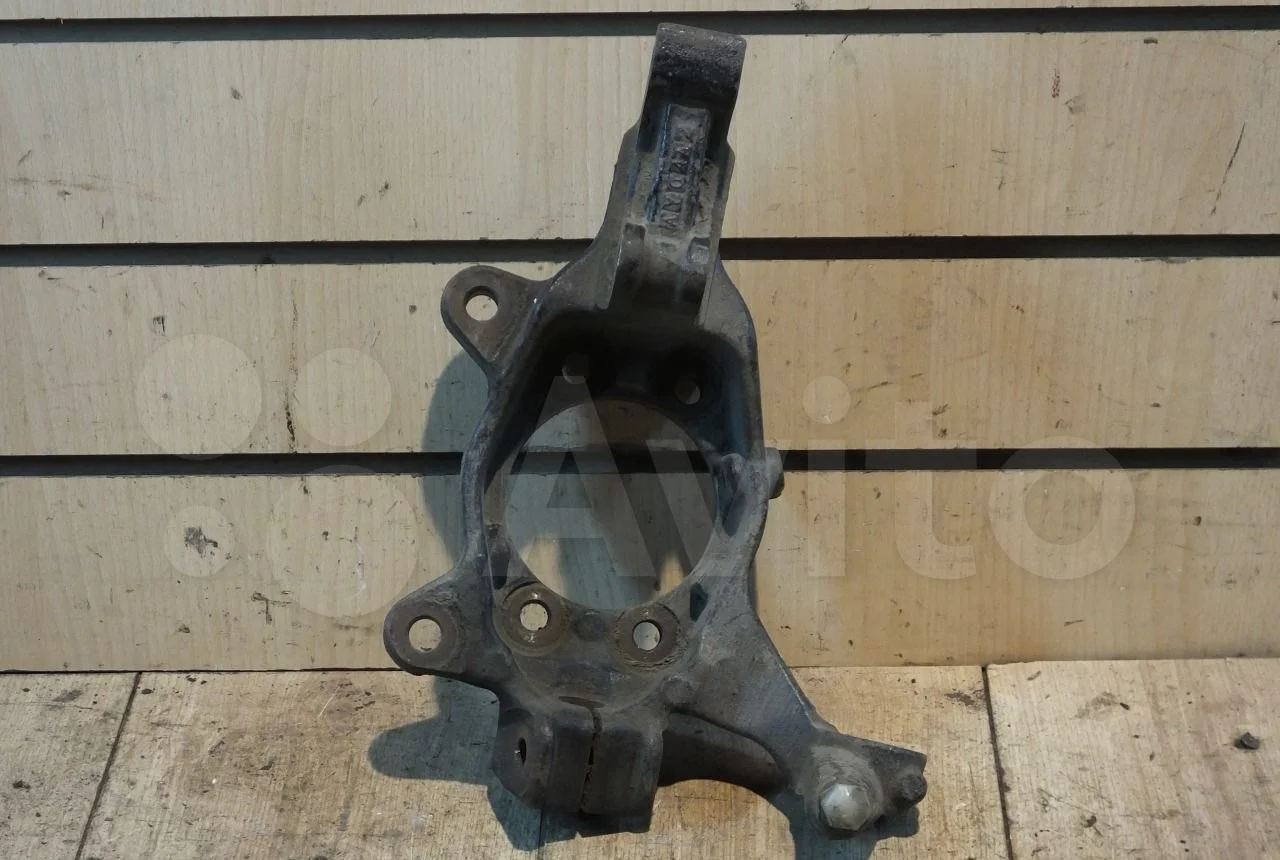 Кулак поворотный передний правый Nissan Teana J31