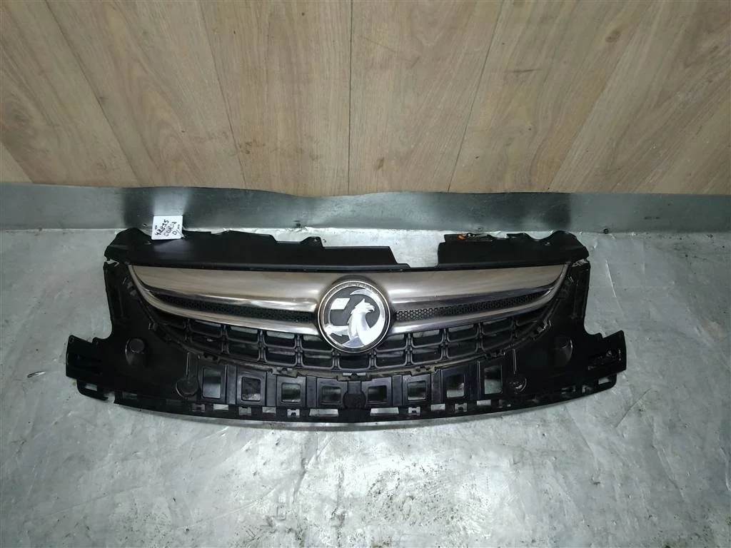 Решетка радиатора Opel Corsa D 2006-
