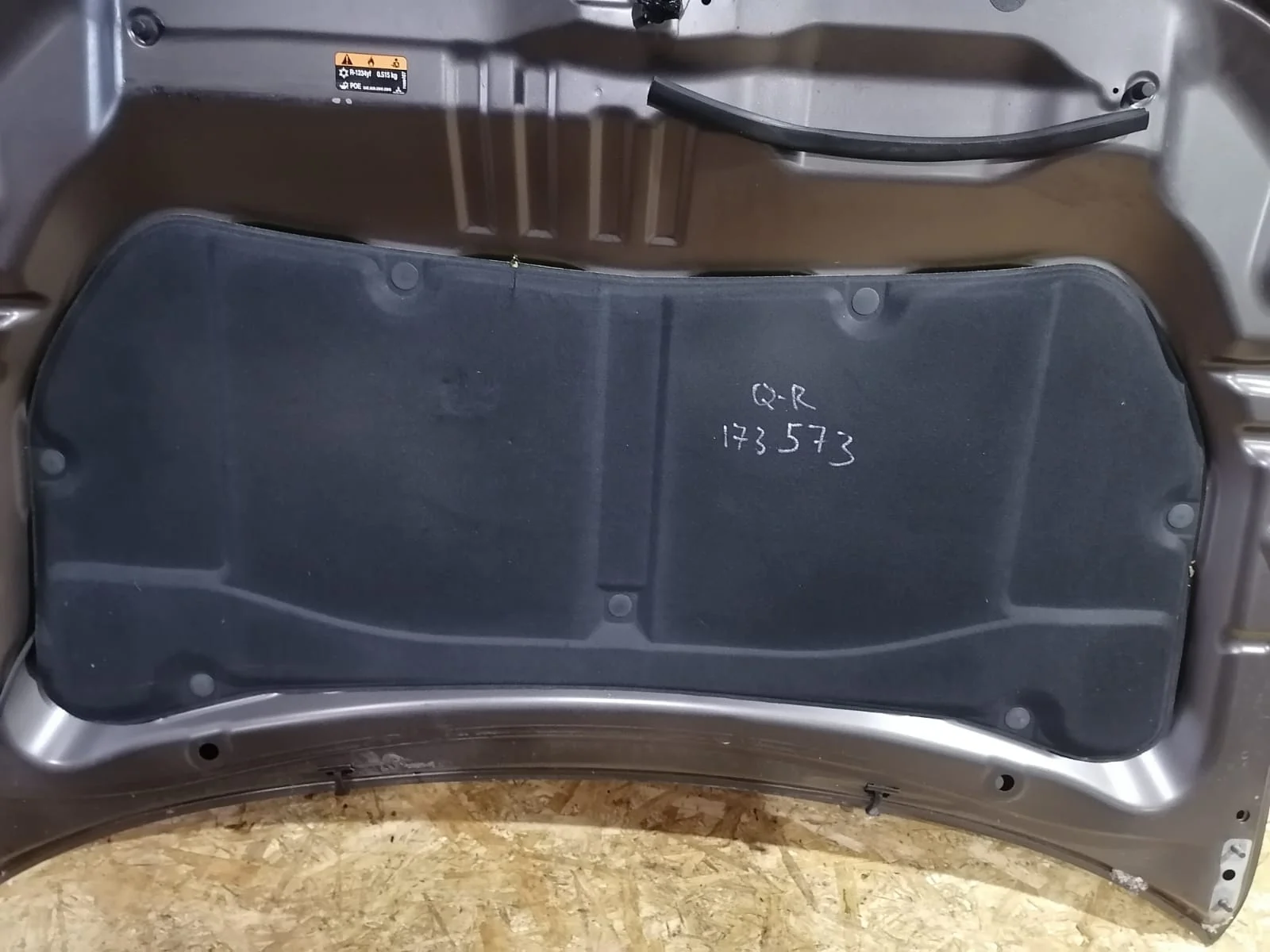 Шумоизоляция капота MITSUBISHI OUTLANDER GF 2012- б/у OUTLANDER GF(2012-2021)