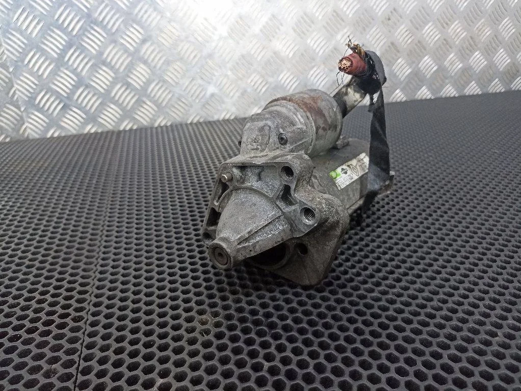 Стартер Nissan Juke F15 2012 233003329R