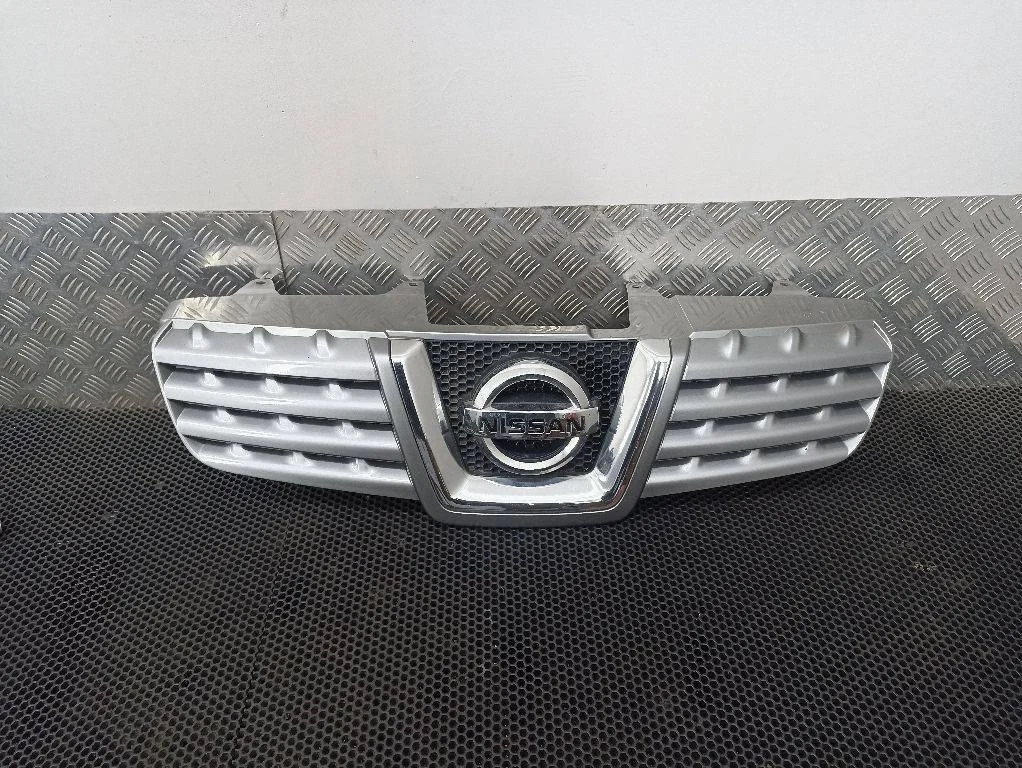 Решетка радиатора Nissan Qashqai 2007 62310JD000