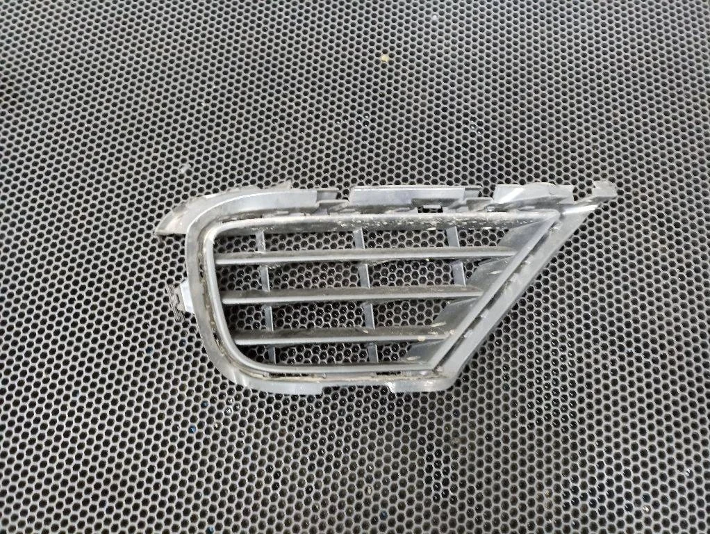 Решетка в бампер Volkswagen Touareg 2 2014