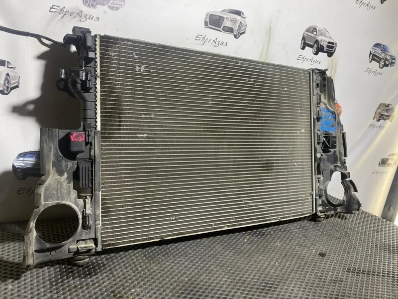 Радиатор охлаждения двигателя Volvo S60 V60 Xc60 V70 Xc70 S80 2011 31368082