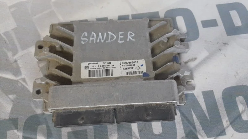 Блок управления двигателем Renault Sandero 2009-2014 8200856659